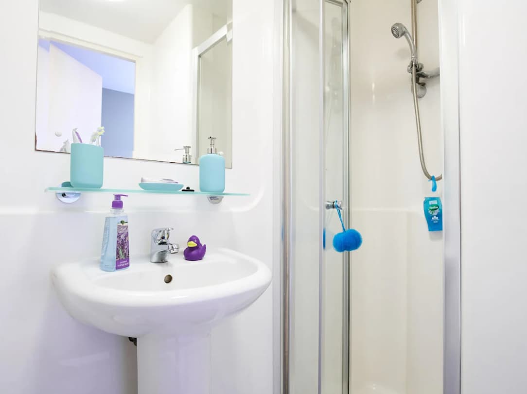  Bronze Ensuite  -  Europa Liverpool  - Gallery -  4