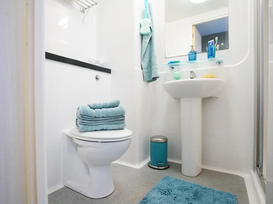  Bronze Ensuite  -  Europa Liverpool  - Gallery -  3