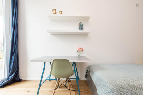 Single bedroom in 4-bedroom apartment