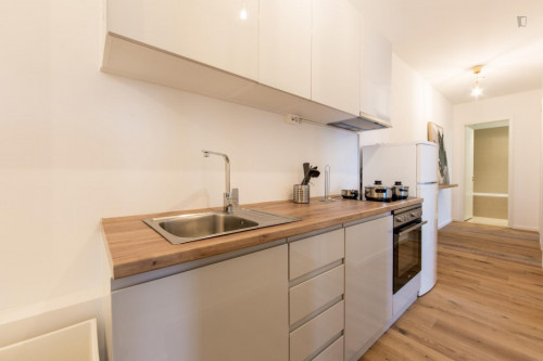 Single bedroom in 4-bedroom apartment