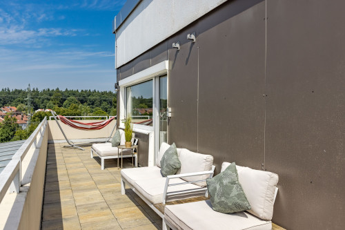 Modern penthouse apartment (128 sqm) with large sun terrace