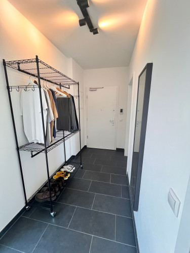 Modern Design Studio with Private Terrace - Gallery - 7
