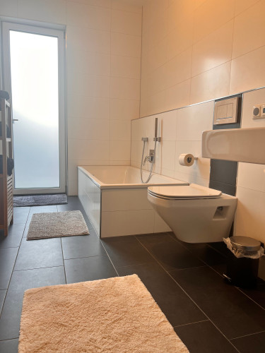 Modern Design Studio with Private Terrace - Gallery - 9
