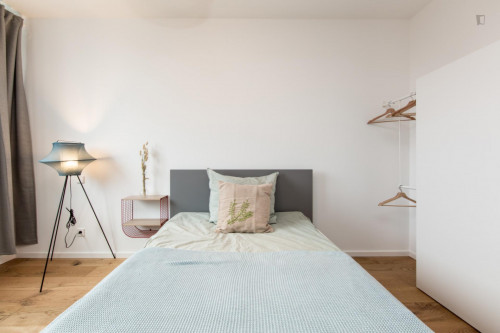 Double bedroom in 4-bedroom apartment