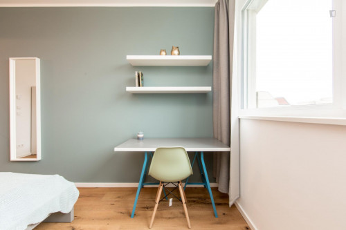 Double bedroom in 4-bedroom apartment