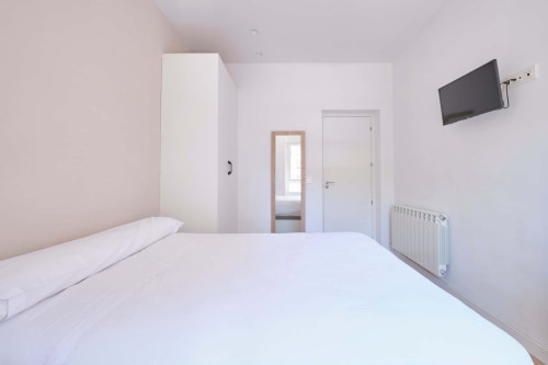 Room in Avenida de Portugal, Salamanca for 120 m² with 6 bedrooms