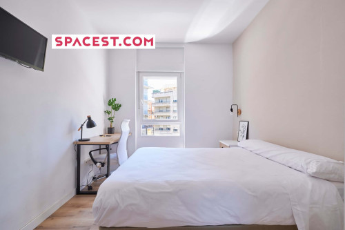 Room in Avenida de Portugal, Salamanca for 120 m² with 6 bedrooms