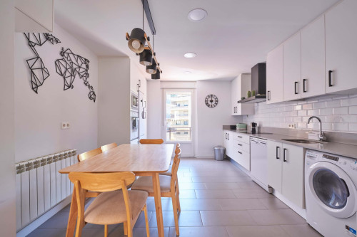Room in Avenida de Portugal, Salamanca for 120 m² with 6 bedrooms