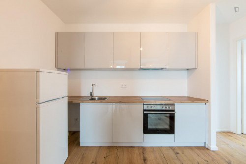 Double bedroom in 5-bedroom apartment