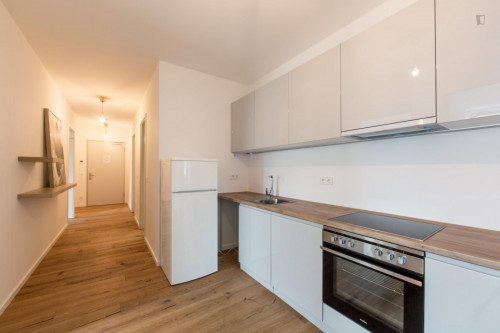 Double bedroom in 5-bedroom apartment