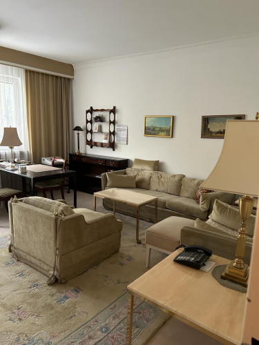 1 BR bright and pretty suite with nice neighbours