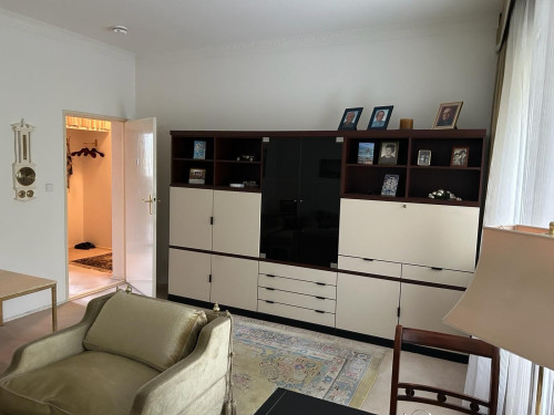 1 BR bright and pretty suite with nice neighbours