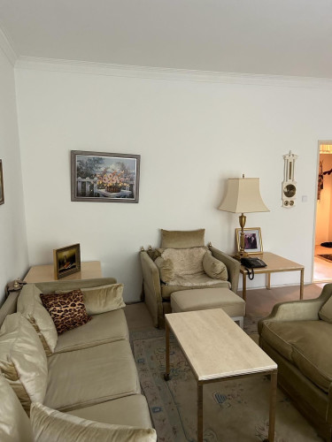 1 BR bright and pretty suite with nice neighbours