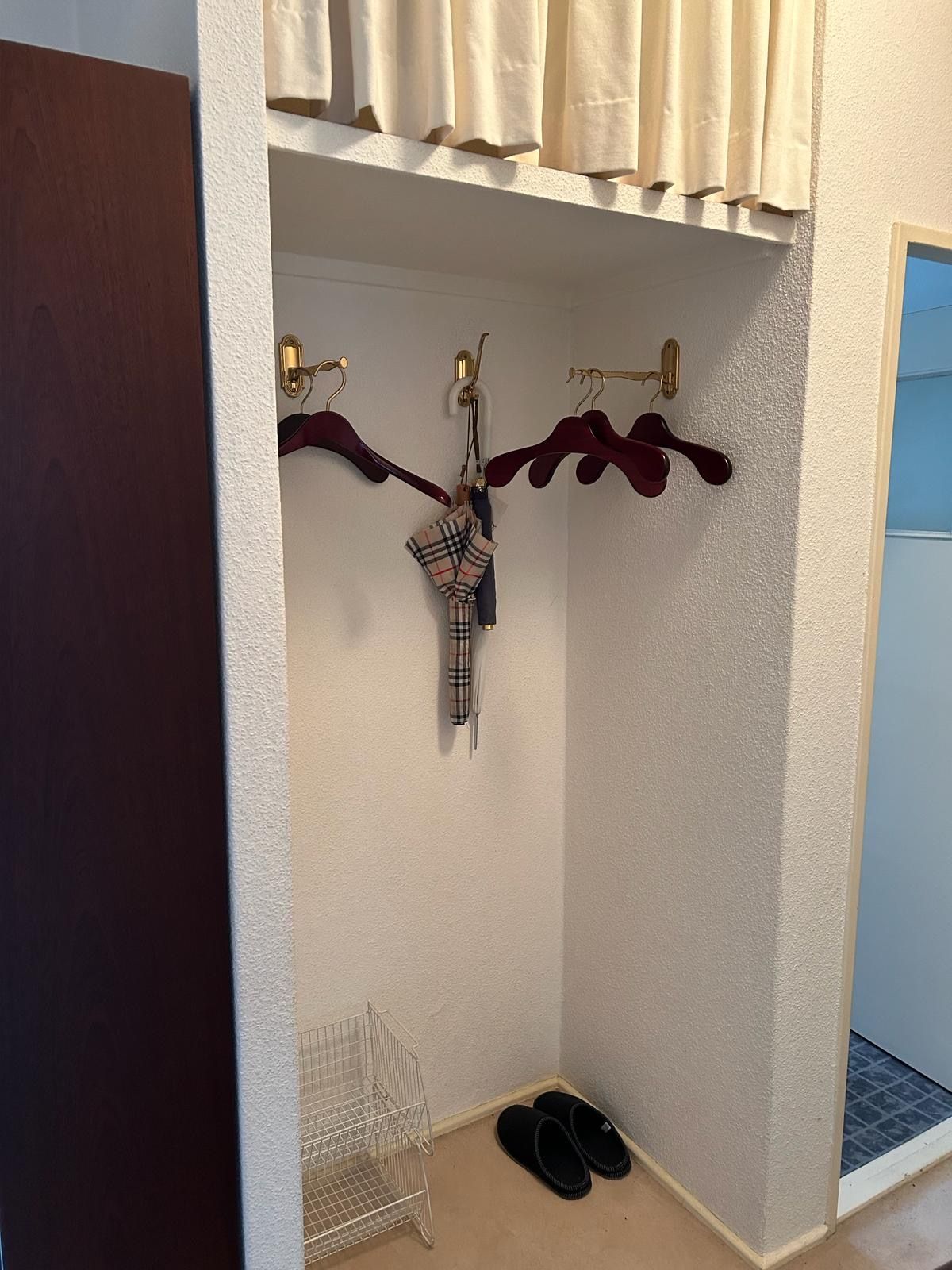  1 BR Bright And Pretty Suite With Nice Neighbours  -  1 BR bright and pretty suite with nice neighbours  - Gallery -  7