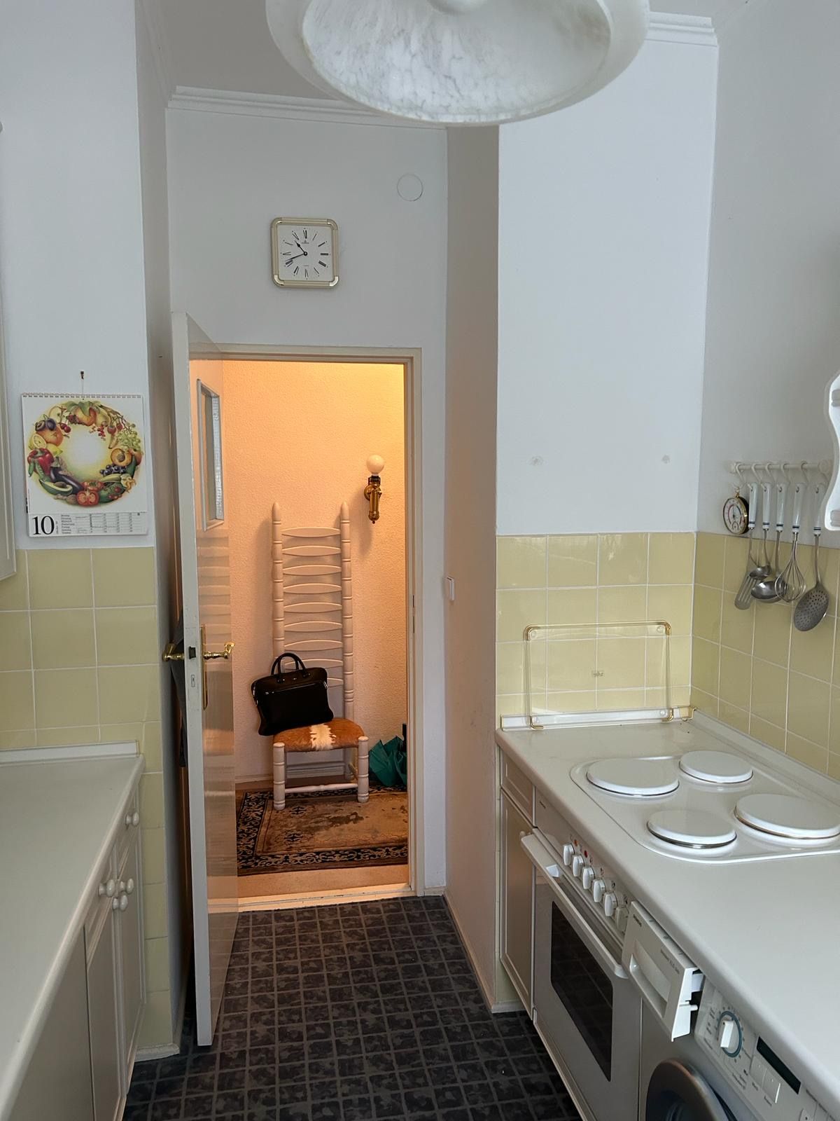  1 BR Bright And Pretty Suite With Nice Neighbours  -  1 BR bright and pretty suite with nice neighbours  - Gallery -  1