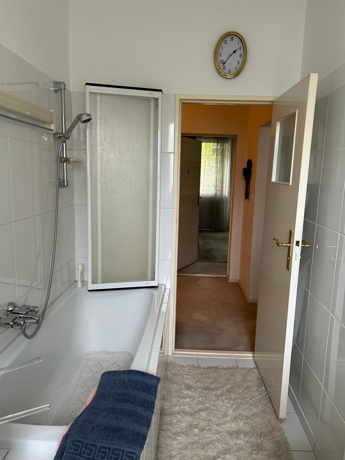  1 BR Bright And Pretty Suite With Nice Neighbours  -  1 BR bright and pretty suite with nice neighbours  - Gallery -  3