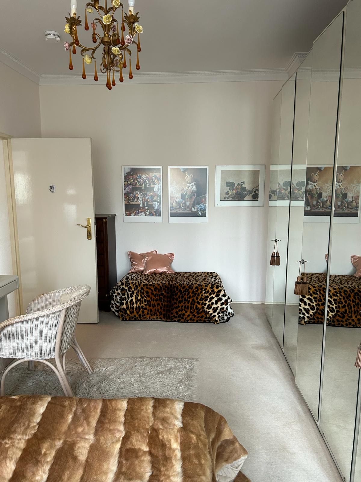  1 BR Bright And Pretty Suite With Nice Neighbours  -  1 BR bright and pretty suite with nice neighbours  - Gallery -  8