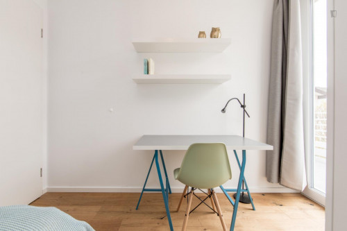 Single bedroom in 5-bedroom apartment