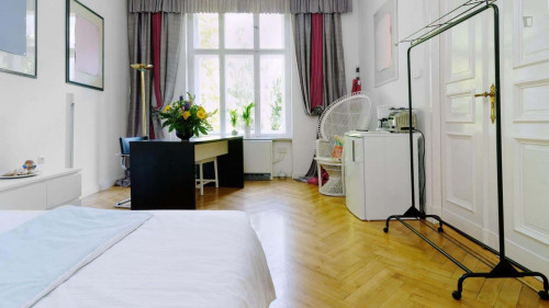 Room in Pariser Straße, Berlin for 67 m² with 3 bedrooms