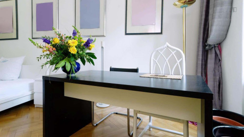 Room in Pariser Straße, Berlin for 67 m² with 3 bedrooms