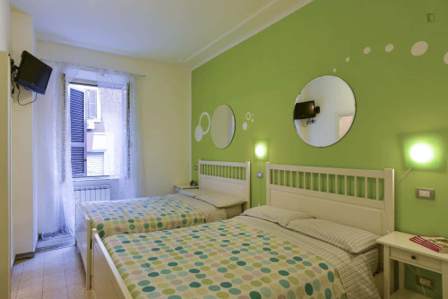 Room in Via Pompei, Roma for 100 m² with 3 bedrooms