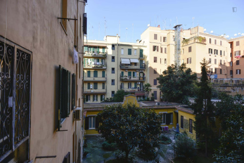 Room in Via Pompei, Roma for 55 m² with 2 bedrooms