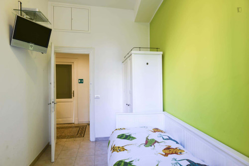 Room in Via Pompei, Roma for 55 m² with 2 bedrooms