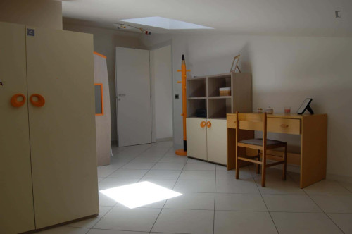 Room in Via Pier Andrea Fontebasso, Roma for 120 m² with 3 bedrooms