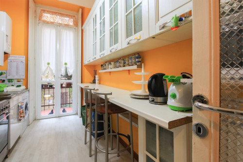 Double bedroom in 5-bedroom apartment