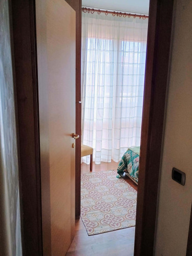 Room in Via Roberto Rossellini, Roma for 129 m² with 5 bedrooms