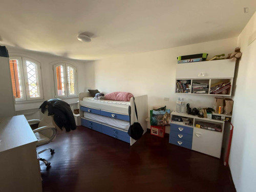 Room in Piazza Attilio Omodei Zorini, Roma for 120 m² with 2 bedrooms