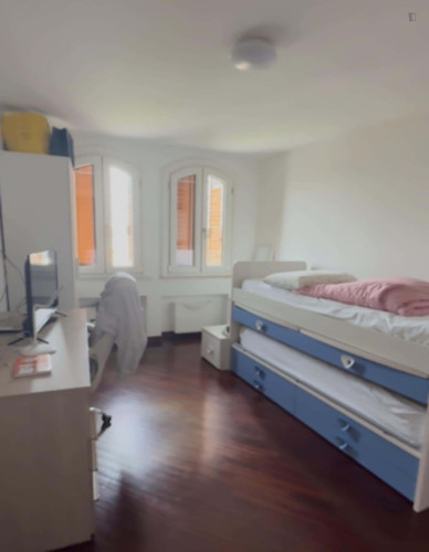 Room in Piazza Attilio Omodei Zorini, Roma for 120 m² with 2 bedrooms