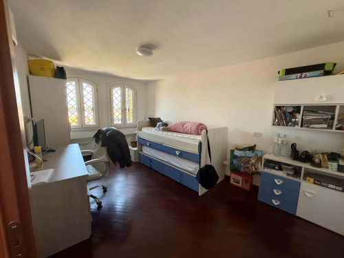 Room in Piazza Attilio Omodei Zorini, Roma for 120 m² with 2 bedrooms