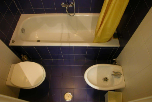 Room in Viale Scalo San Lorenzo, Roma for 80 m² with 3 bedrooms