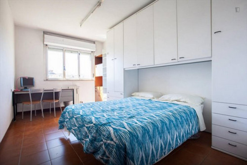 Cool double bedroom in Chiesa Rossa neighbourhood