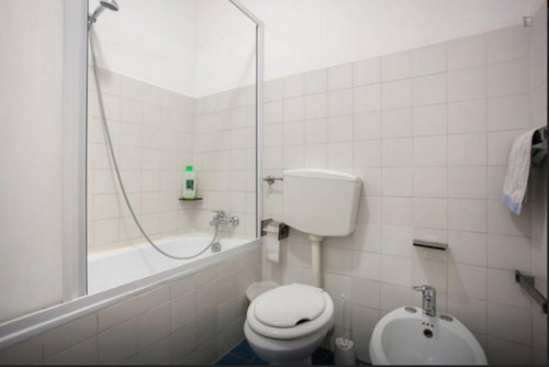 Cool double bedroom in Chiesa Rossa neighbourhood