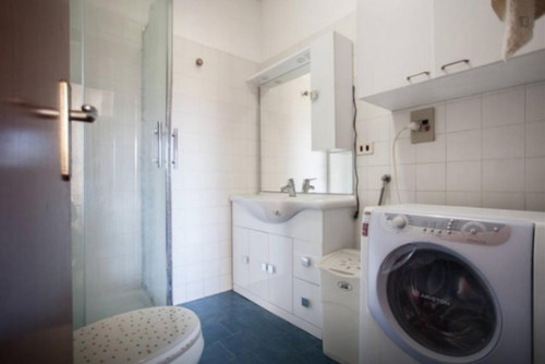 Cool double bedroom in Chiesa Rossa neighbourhood