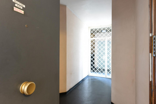 Fresh and welcoming double bedroom not far from Jonio metro station