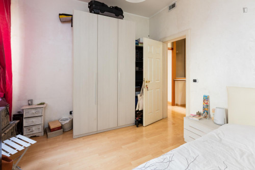 Comfortable single bedroom near the Tevere riverbank