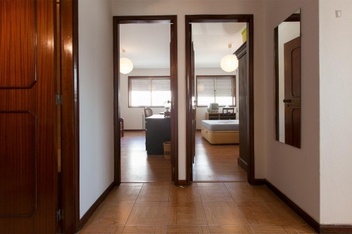 Homely single bedroom in a 3-bedroom flat, next to Universidade Lúsiada  - Gallery -  5