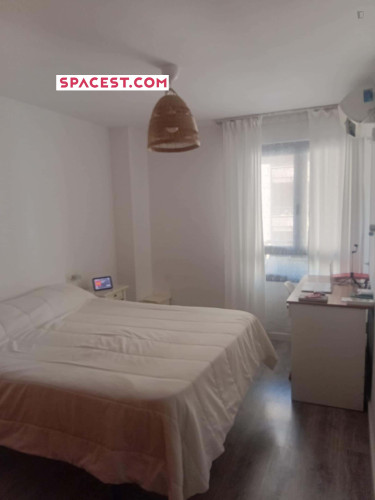 Room in Carrer Josep Darder, Palma for 130 m² with 5 bedrooms