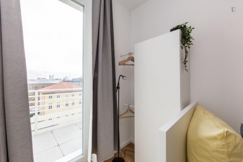 Single bedroom, with balcony, in 4-bedroom apartment