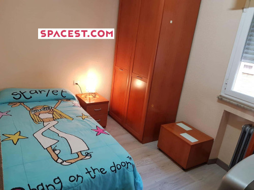 Room in Calle Asturias, Salamanca with 4 bedrooms - Gallery - 5