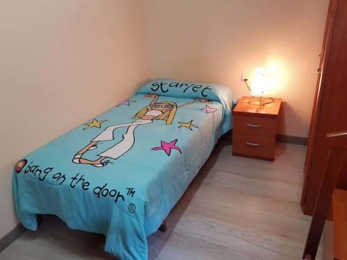 Room in Calle Asturias, Salamanca with 4 bedrooms