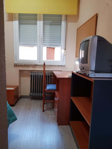 Room in Calle Asturias, Salamanca with 4 bedrooms