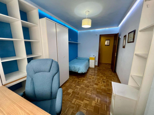 Room in Calle del Doctor Gómez Ulla, Salamanca for 112 m² with 3 bedrooms