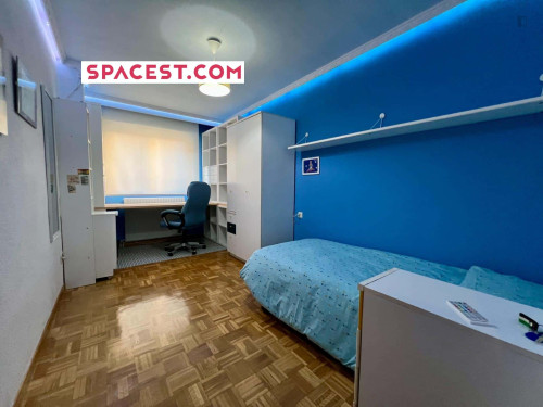 Room in Calle del Doctor Gómez Ulla, Salamanca for 112 m² with 3 bedrooms - Gallery - 5