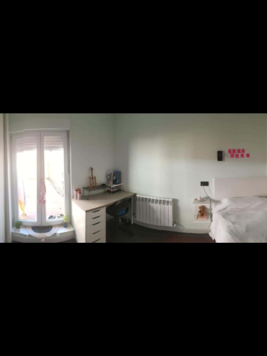 Room in Paseo del Doctor Torres Villarroel, Salamanca with 4 bedrooms
