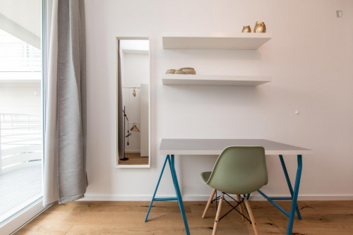 Single bedroom in 5-bedroom apartment