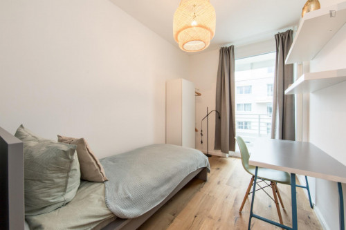 Single bedroom in 5-bedroom apartment